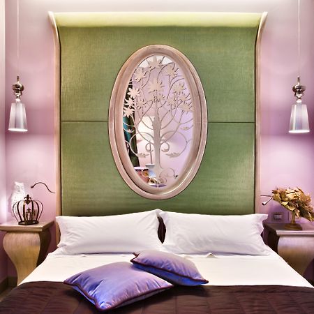 Chateau Monfort - Relais & Chateaux Milán Habitación foto A bedroom at the Mandarin Oriental, Munich