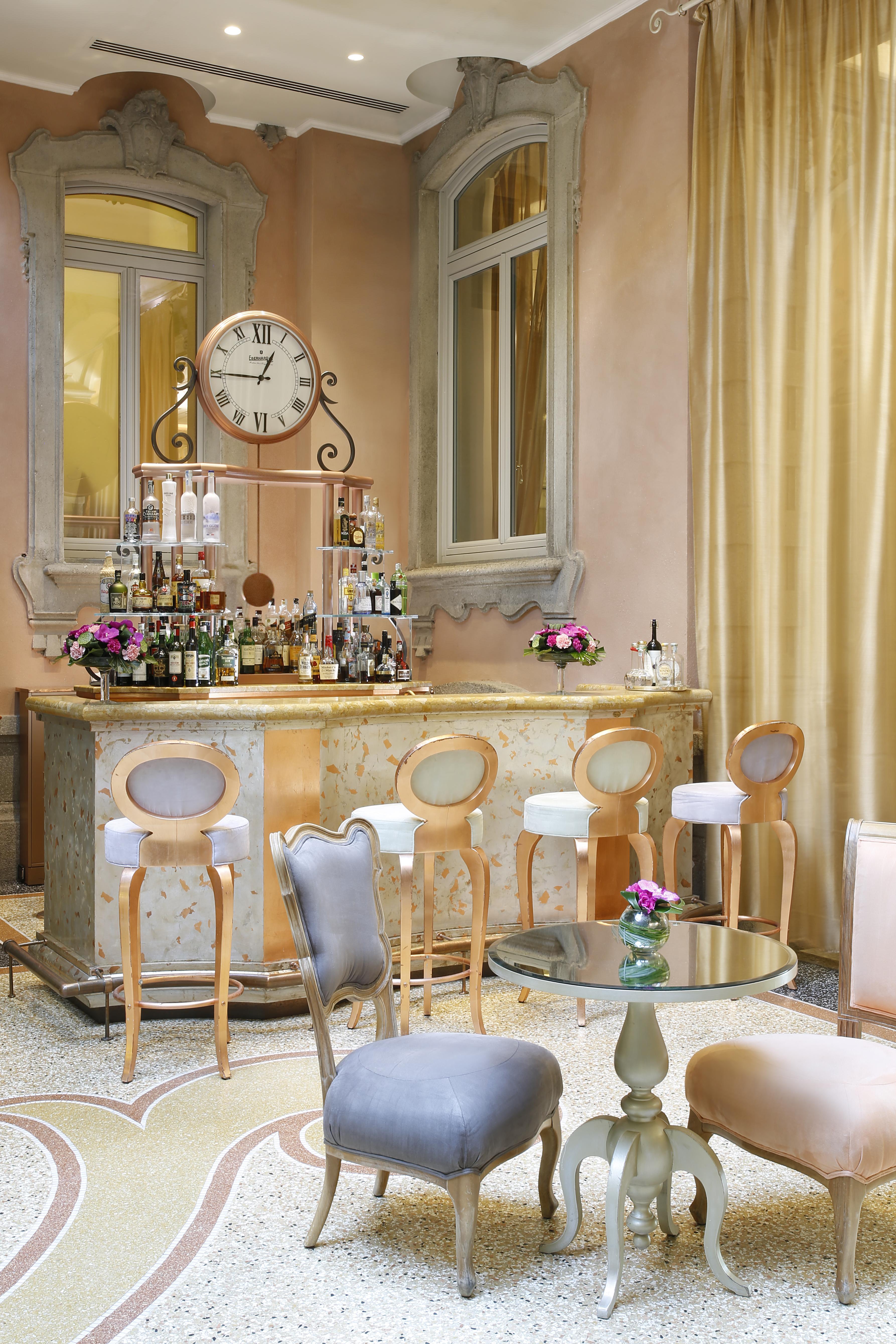 Chateau Monfort - Relais & Chateaux Milán Exterior foto The bar at the hotel