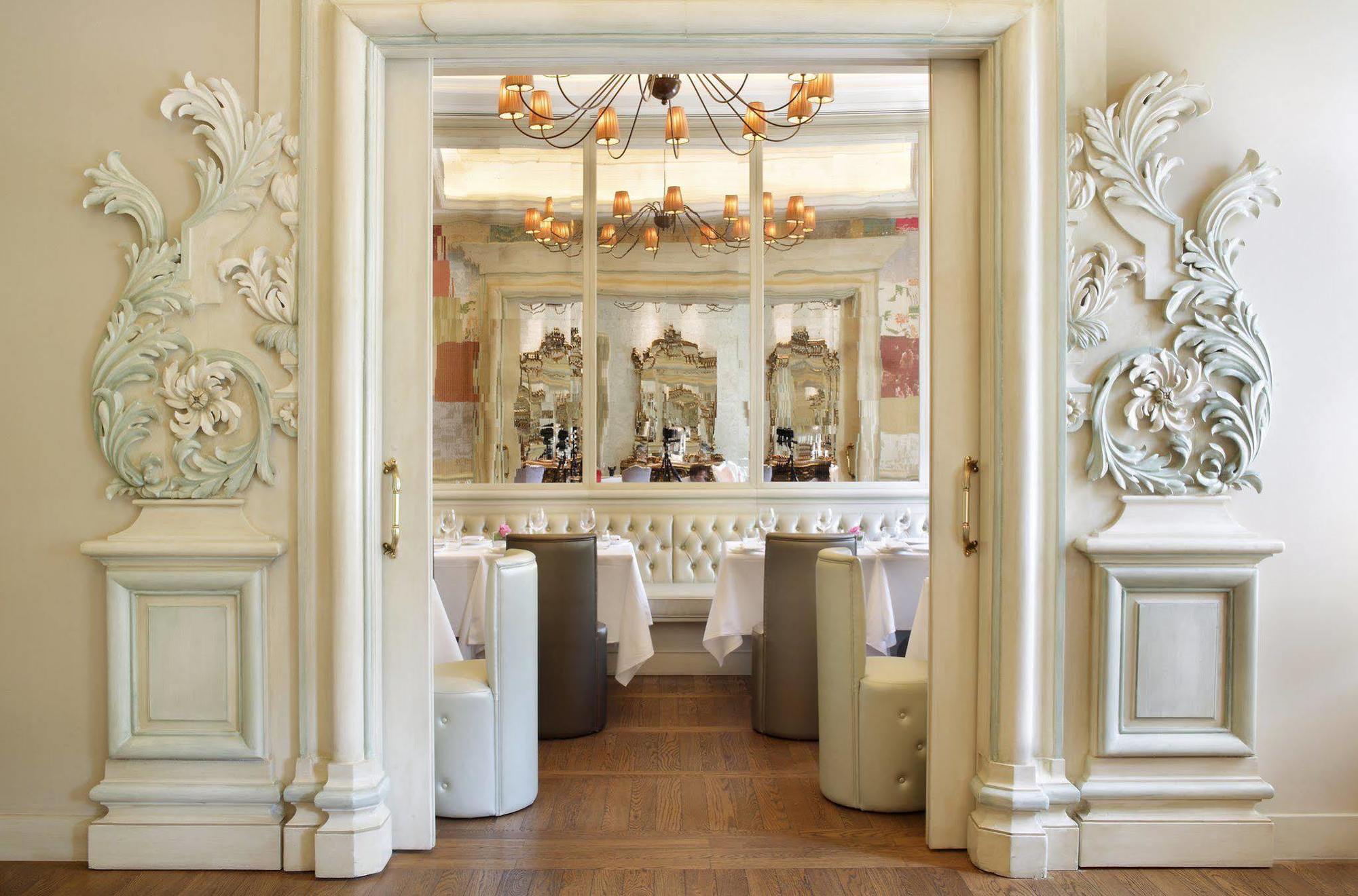 Chateau Monfort - Relais & Chateaux Milán Exterior foto The interior of the restaurant