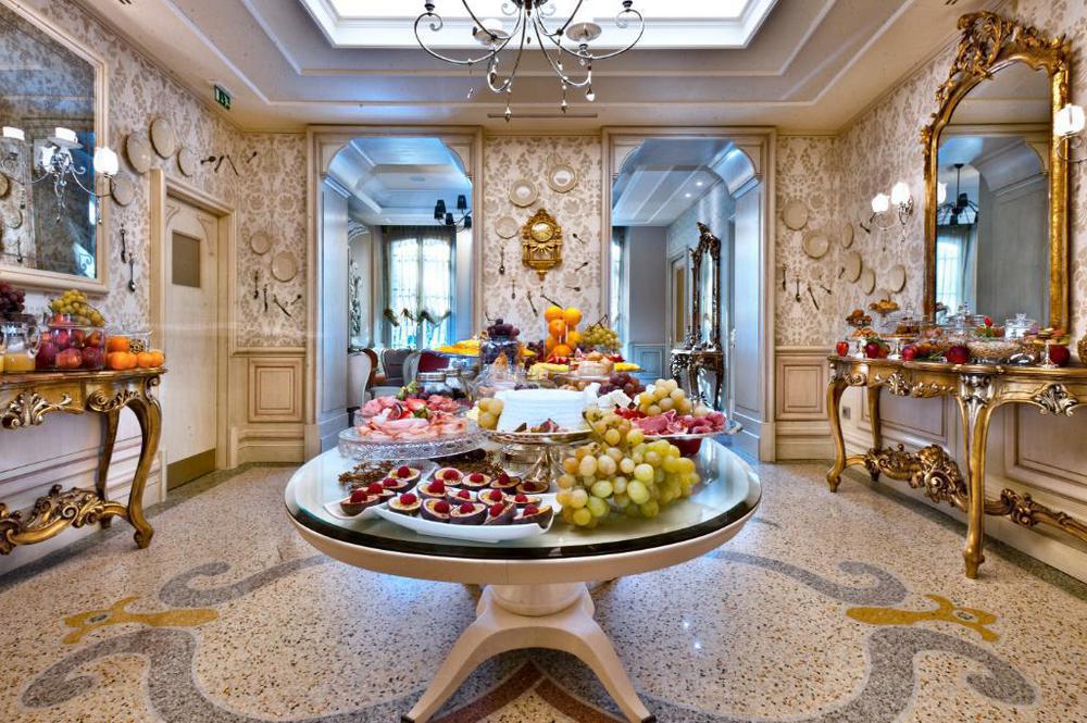 Chateau Monfort - Relais & Chateaux Milán Exterior foto The lobby